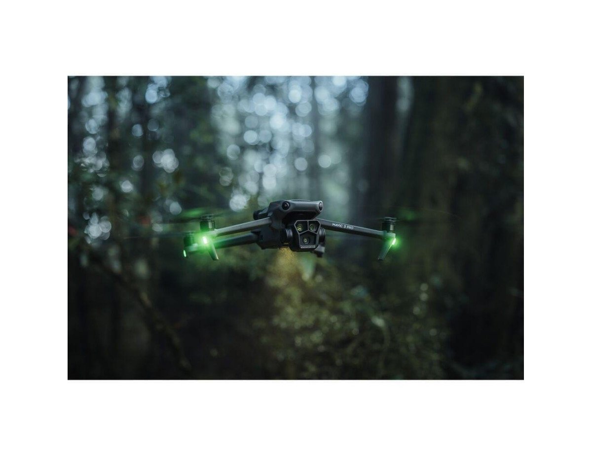 DJI Mavic 3 Pro Drone Fly More Combo (DJI RC PRO) με Κάμερα και Χειριστήριο, Συμβατό με Smartphone CP.MA.00000662.01