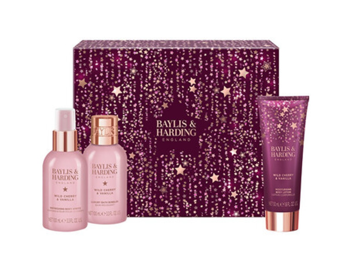 Baylis & Harding-Luxury Body Care Set ( Wild Cherry & Vanilla ) - Dárková sada péče o tělo ( 3 ks ) Baylis & Harding-Luxury Body Care Set ( Wild Cherry & Vanilla ) - Dárková sada péče o tělo ( 3 ks )