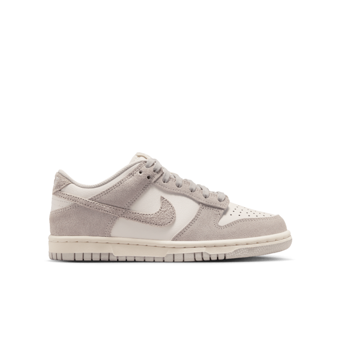 Nike Dunk Low SE Suede Beige (GS) Nike Dunk Low SE Suede Beige (GS)