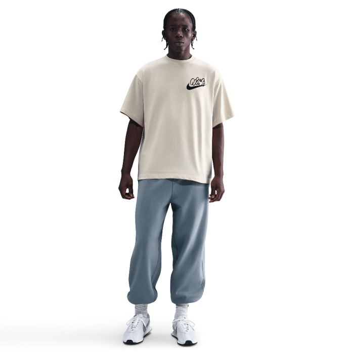 Nike Solo Swoosh Men's T-Shirt Light Khaki Nike Solo Swoosh Men's T-Shirt Light Khaki